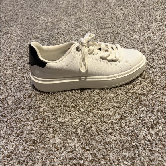Steve Madden Sneakers Size 8 - Picture 5 of 8